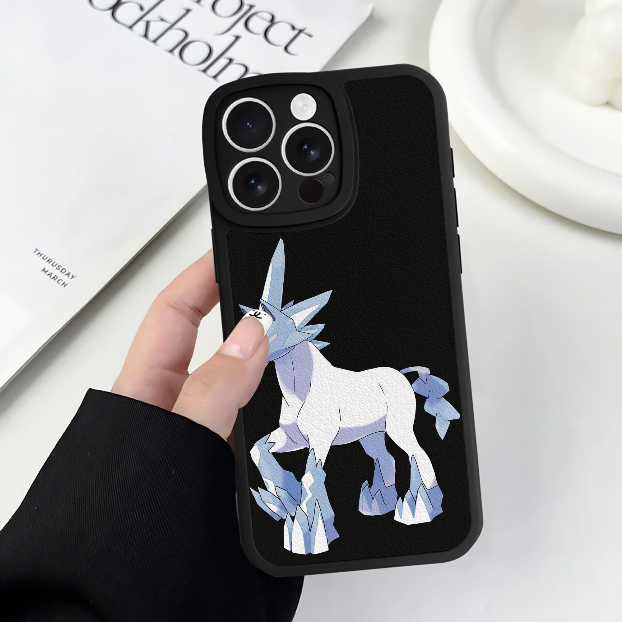 （画像用） ポケットモンスター Pokémon 【iPhone 16シリーズ対応】シリコンスマホケース（レザー調） 材質：シリコン